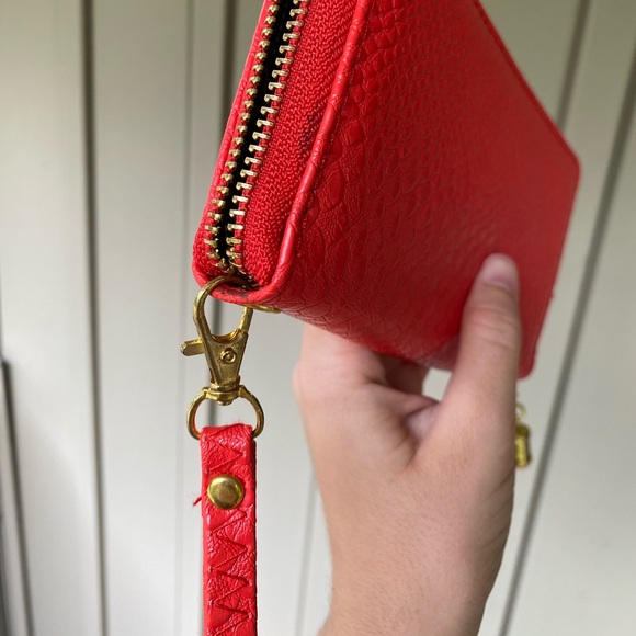 Red Wallet - Picture 4 of 9